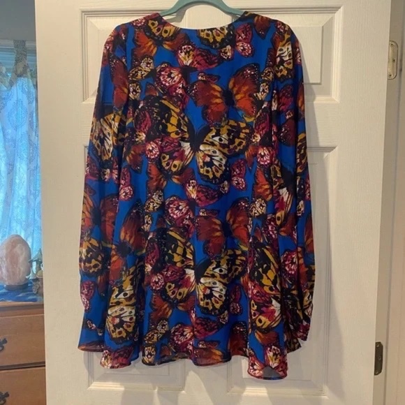 Show me your Mumu Butterfly Top Large - Picture 3 of 7